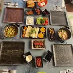 Nezis'in Konagi Hotel