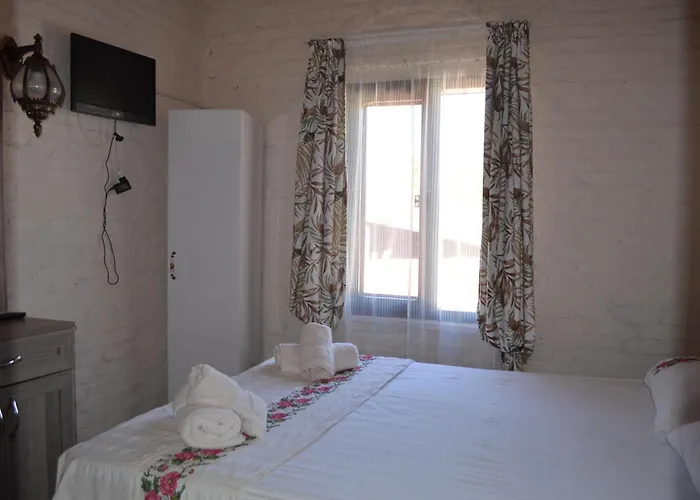 Hotel Nezis'in Konagi Ayvalı