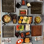 Nezis'in Konagi فندق