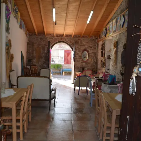 Nezis'in Konagi Hotel Ayvalik