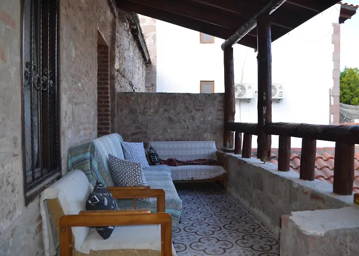 Nezis'in Konagi Ayvalik